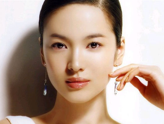 眼角长脂肪粒，跟美容师偷学一招，只需1步，不仅快效果还不疼