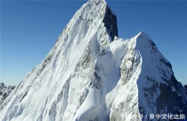 四川之旅：高空视角下的四姑娘山壮美风姿