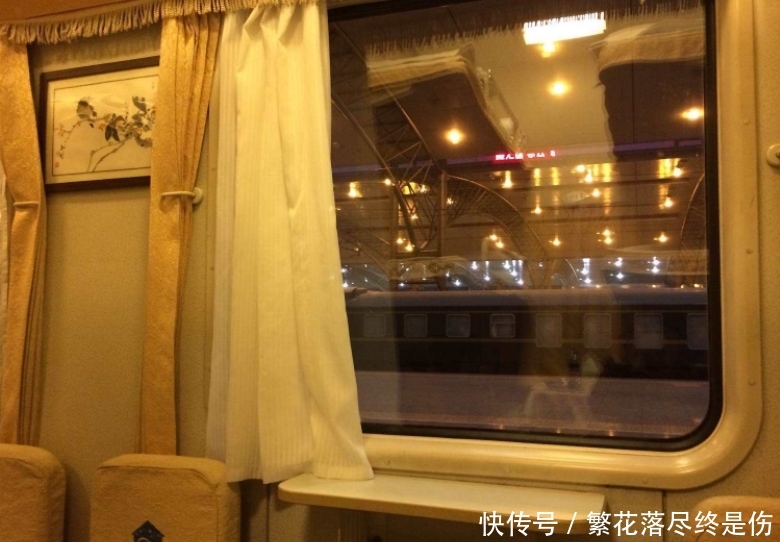 中国首列卧铺的火车，727公里一站直达，有着“流动宾馆”的称号