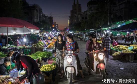 缅甸真实的夜市现状，富人与游客在挥霍，穷人们却还在辛苦劳作