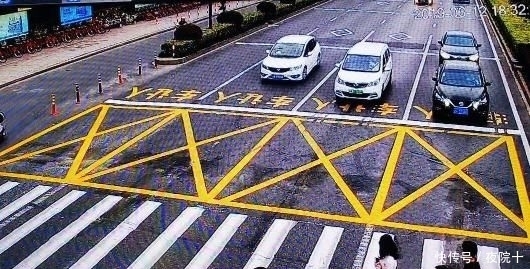 【斑马线】“礼让行人”将取消?斑马线新增一条规定,稍不注意就扣3分