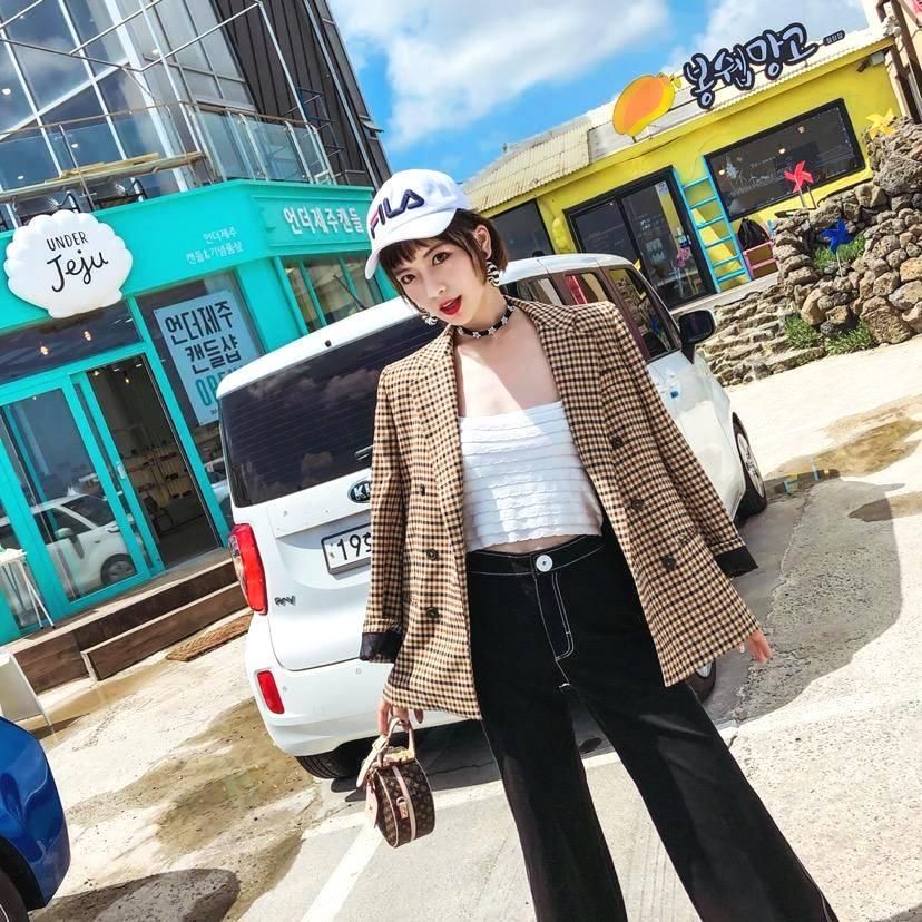 美女岚雪长相卓越多姿身材优美