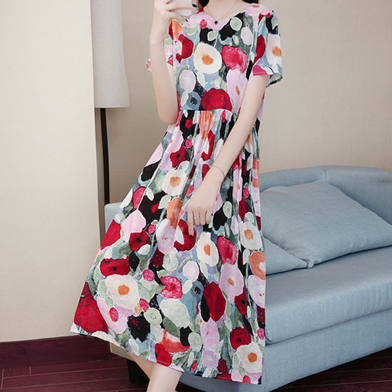 不怕告诉你，我最近逛步行街都这样穿:过膝长裙+凉拖鞋，忒惊艳