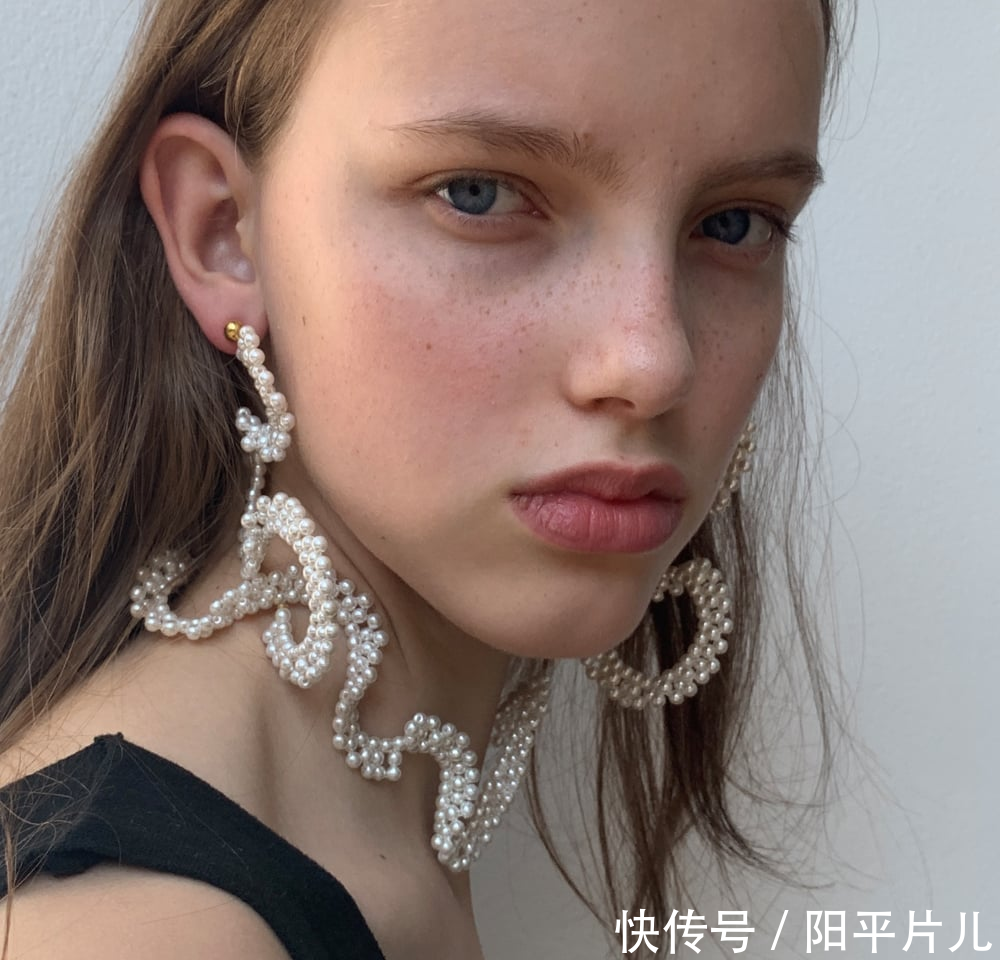  『大胆』大胆轮廓描绘鲜明性格：韩国饰品SCHO，让你简单搭配就很有型