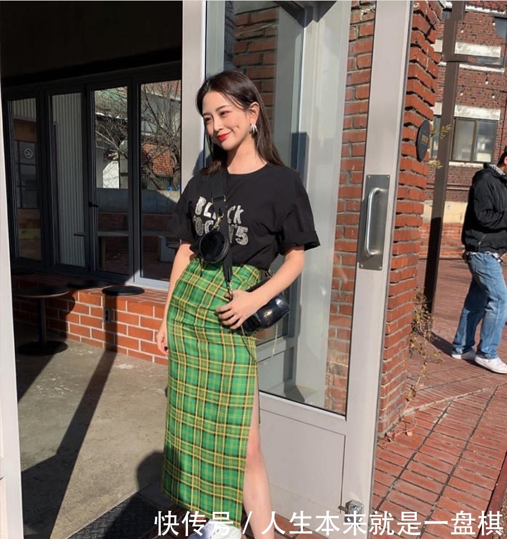  「蓝色」很火的“猫系少女”风，T恤和裙子就能帮你打造，11天美的不重复