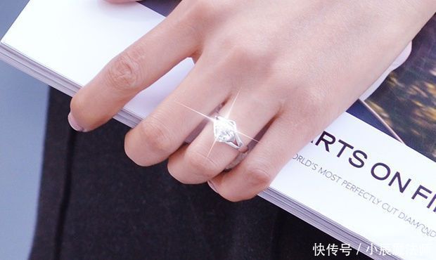  『着自己』婚戒怎么戴？结婚戒指戴哪只手才对呢？