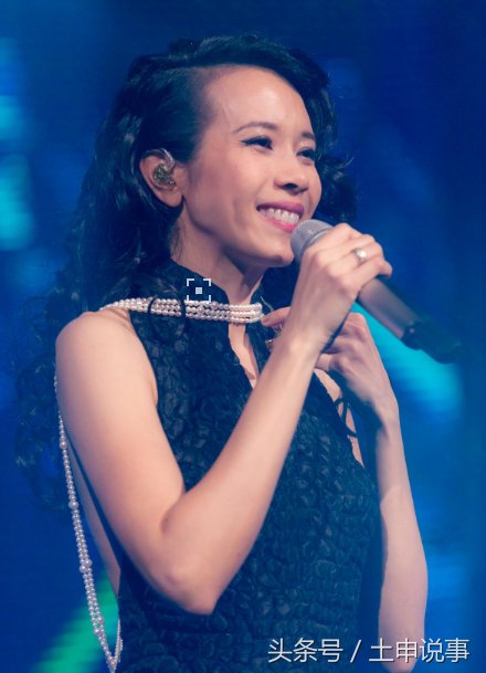 莫文蔚妖艳妩媚的身材比例，够性感的，网友直呼:美得让人爆鼻血