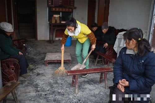  伪富：农村“伪富风”兴起，是装阔还是真富裕，专家认为3点能看