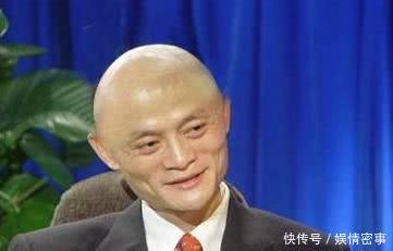 马云的雷人发型抢眼了，散发着一种外星人的神秘，同样人差距太大