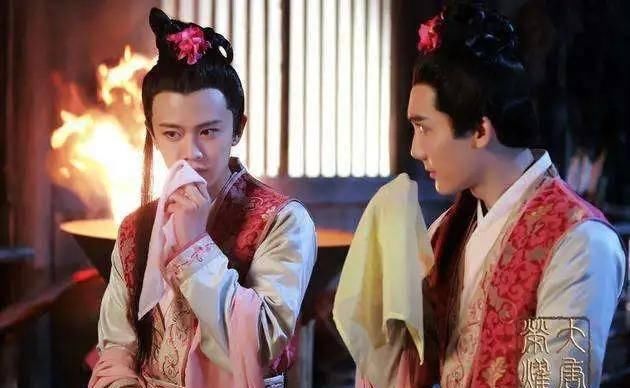 『品牌女装』男星品牌女装造型设计有多狠?李佳航雷人,白敬亭震撼,任嘉伦差距很大
