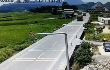  下雨|每日易起:每当下雨的时候 还是觉得有辆车真好!