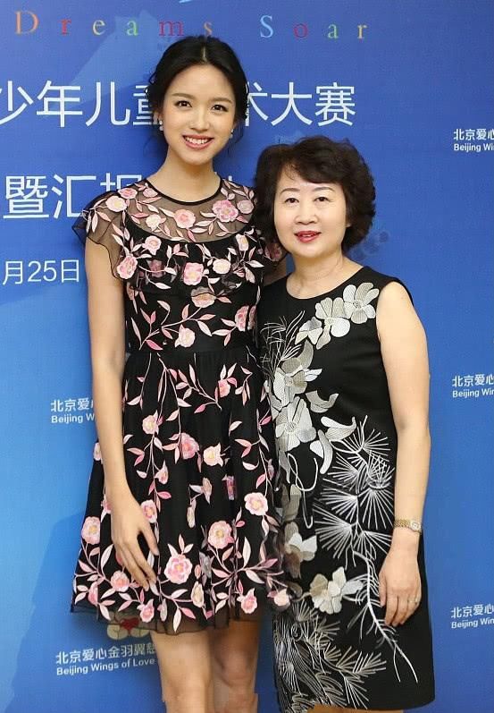 张梓琳厉害了！直接把长裤穿成9分裤，网友：这腿我服了！