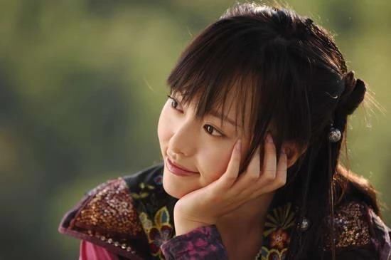 吴昕这次终于穿对了衣服，可这发型是什么鬼?