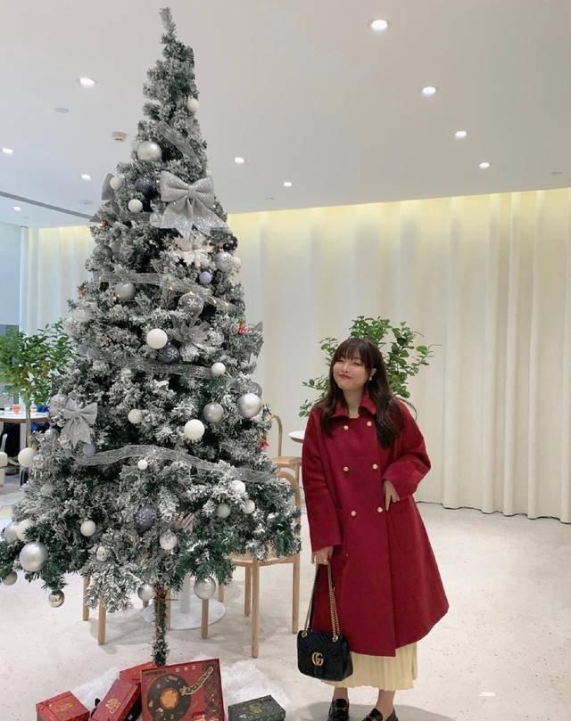  『下装搭配一』又被时尚大V种草了！棉服配长裙美到不敢认，高级又体面