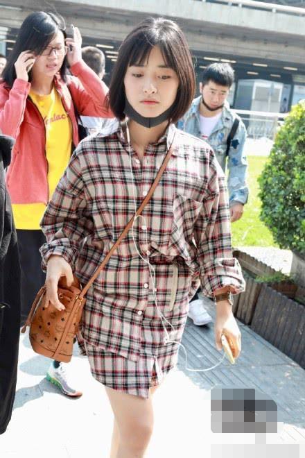 明明是一条短裙, 却被沈月穿成了中裙, 看到她的腿我沉默了!