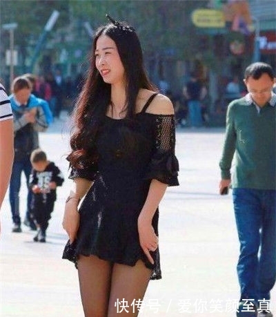  小美女@街拍：天生丽质的小美女，时尚优雅的穿搭，尽显曼妙身姿