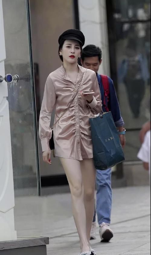  风范|街拍美女：高冷时尚的穿搭参考，尽显女王风范