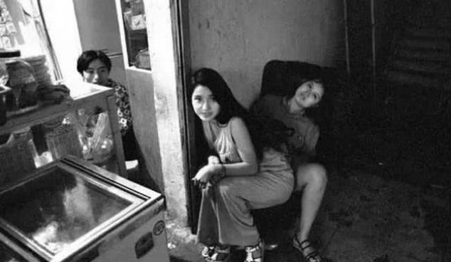  「漂亮」老照片直击90年代南下打工潮: 发财者寥寥无几, 图8发廊