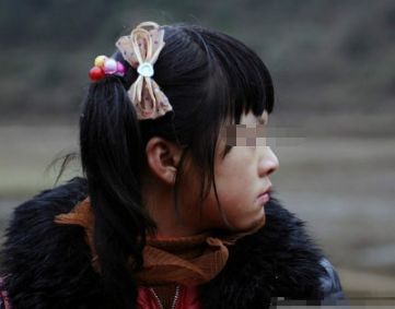 18岁少女替富豪代孕，家人痛骂其不要脸，真相让家人给她下跪道歉