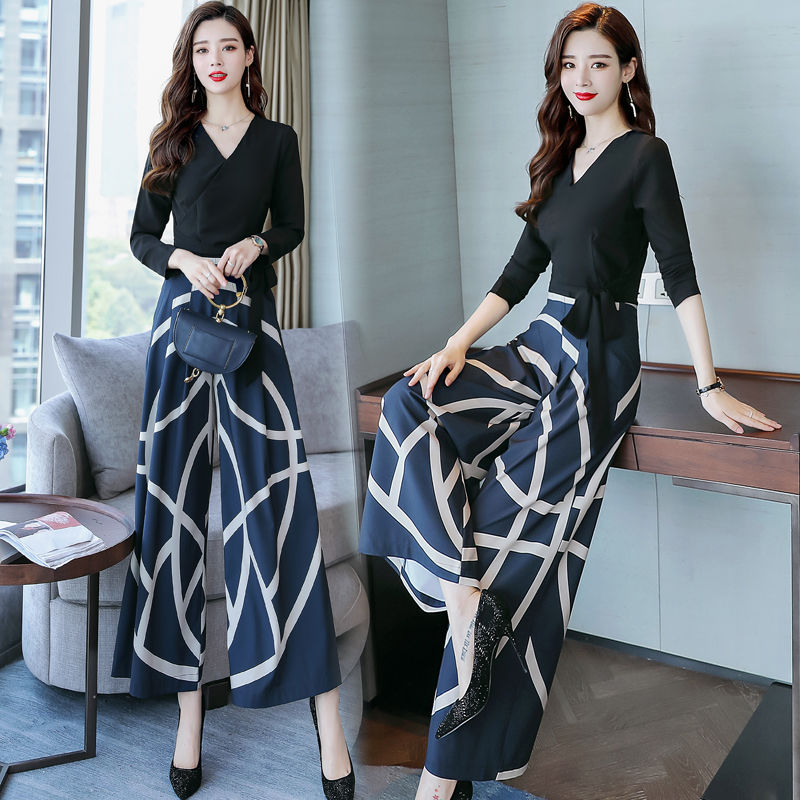 43岁老婆真的会打扮，中秋节出游，穿上时髦套装，把我都美醉了