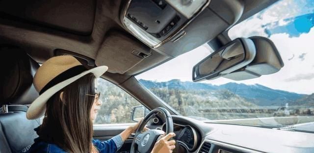 三人自驾游，车是其中一人的，路上花费怎么算？