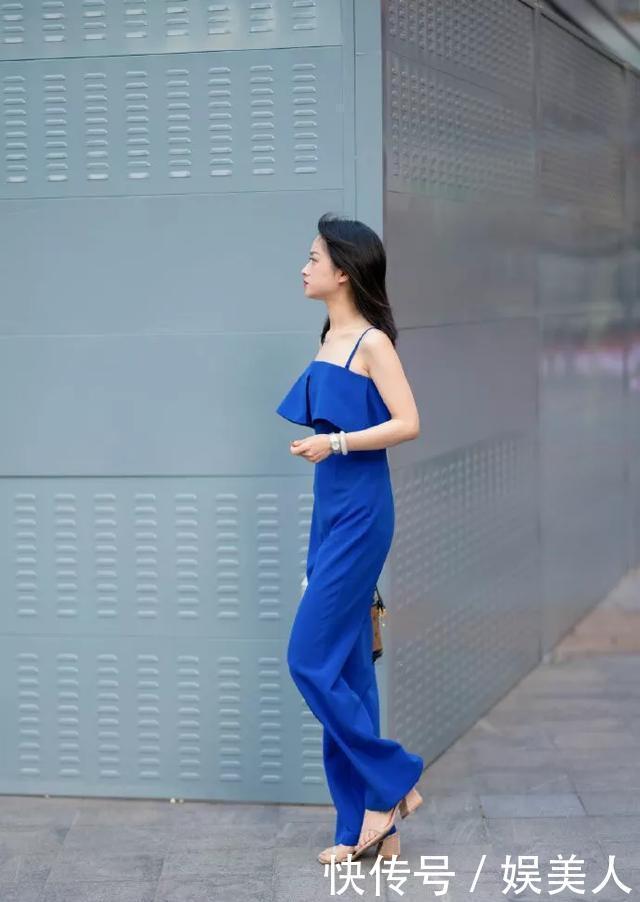 #美女#白色的尖头高跟鞋充满了清新与靓丽,同时让美女看起来更加的唯美