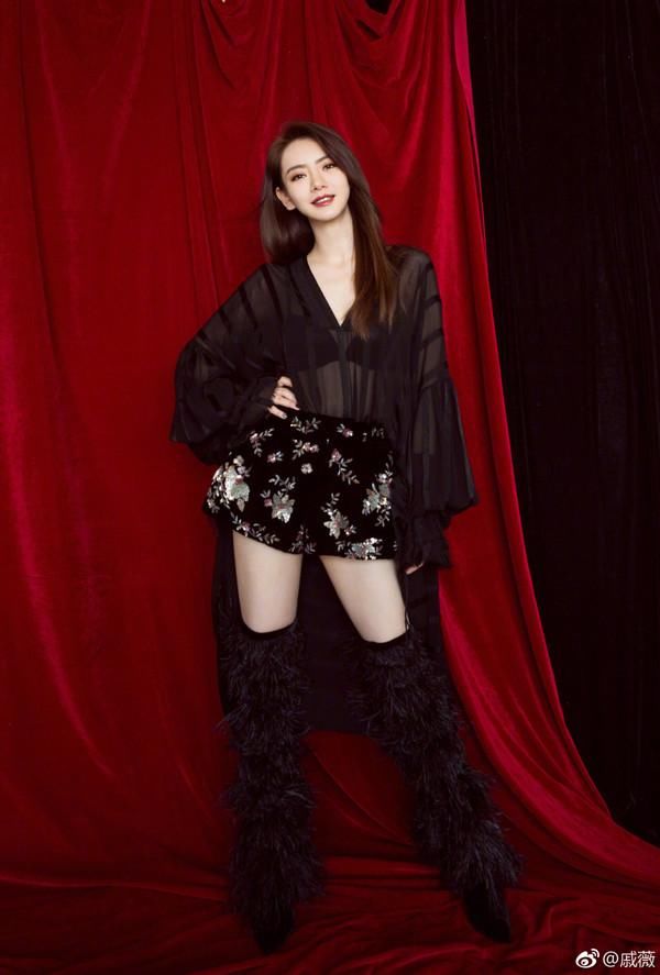 戚薇又来刷三观，私服穿搭可攻可仙的她变身成时髦精？