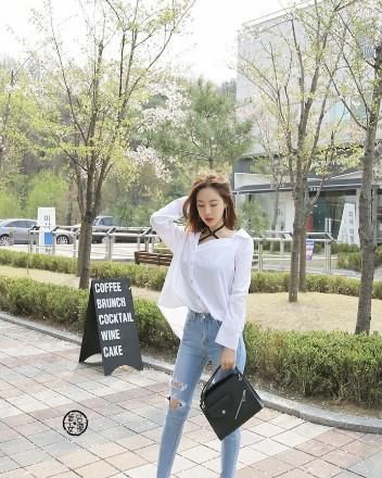 紧身牛仔裤恰到妙处呈现女人魅力增添你的女人气质