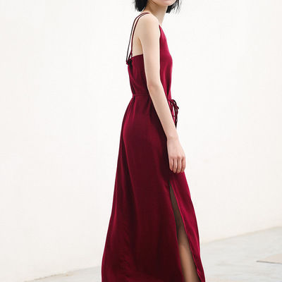 吊带多情，深V性感，好身材秀出来!锁骨美背诱人胸一个都不放过