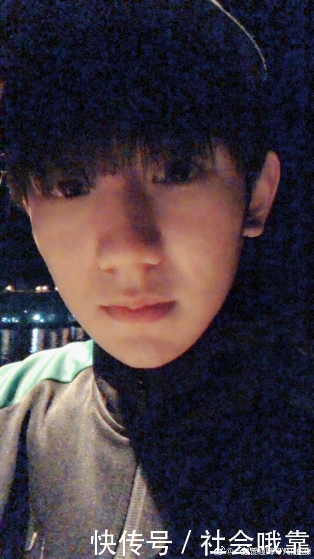 『分享』「TFBOYS」「分享」200324论王源的自拍和他拍,同一个剪刀手不同的感觉