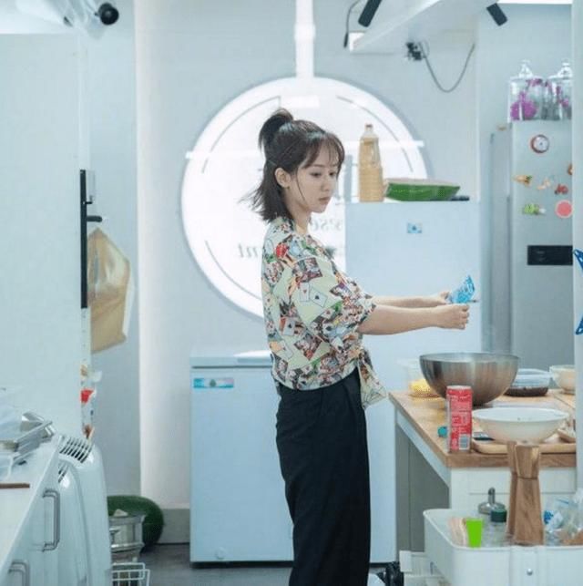  『春天』春天花衬衫怎么穿搭才能零失误？这样搭配高级又时髦！