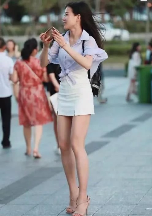 气质娇羞姐姐爱上自怕，颜值好就算了还有大长腿就麻烦了