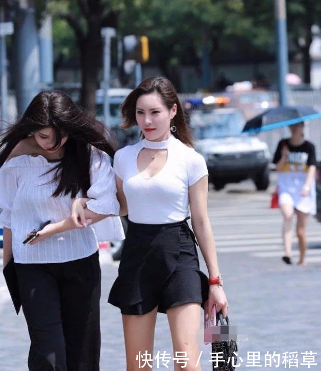 街拍漂亮姐姐长得这么美，不去当明星可惜了！