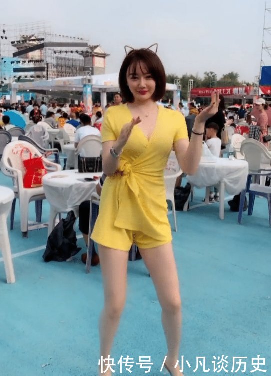 『 之余』可爱之余又不失性感!,时尚美女穿上连体裤