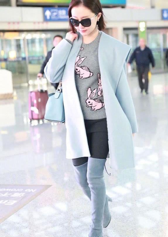 舒畅直接把打底裤穿在外面, 鞋子再长都还是遮不住, 土得像阿姨!