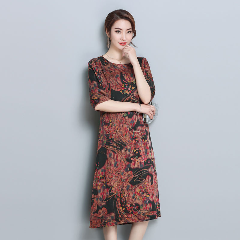 谁说60后就要穿妈妈装?新推出这，高雅秋裙，55岁都洋气美爆