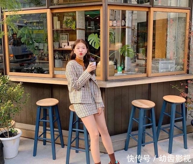 「半身裙」半身裙+短西装,今年春天这么穿,美炸了!