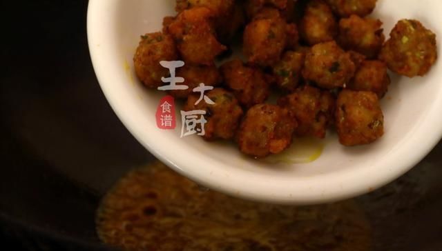  吃腻：普通肉丸都吃腻了？这道咖喱小丸子香味浓郁，让你胃口大开