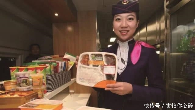 来到中国游玩的日本游客，对我国高铁赞不绝口，唯独这点摇头叹息