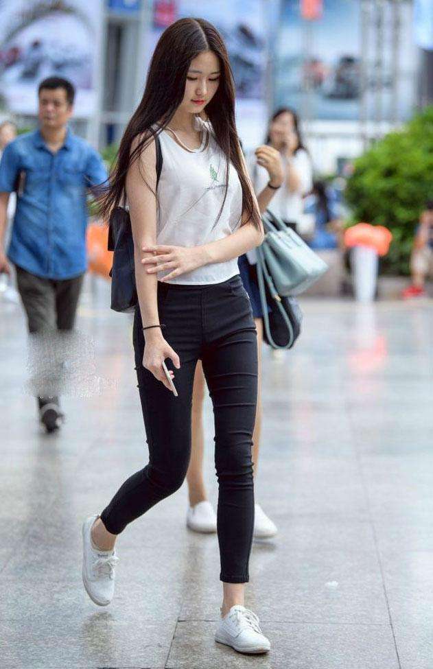 紧身裤上身洋气十足, 女人这样更精致, 姐妹来我家串门也不怕了