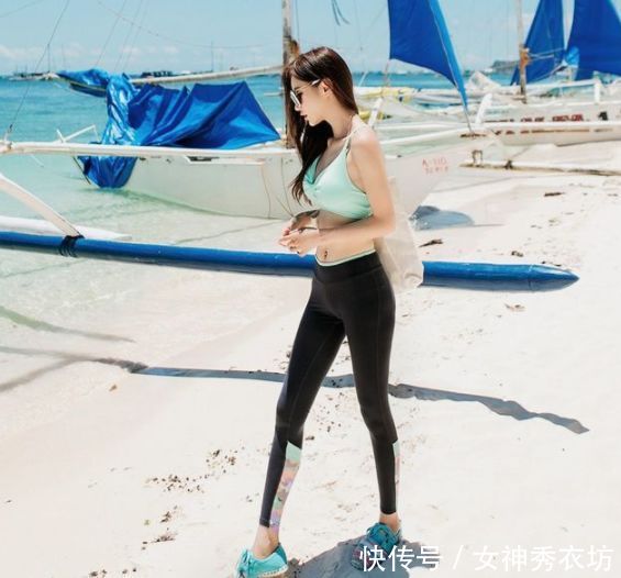 清新甜蜜的比基尼泳衣美女，给人一种很雅致的美感！