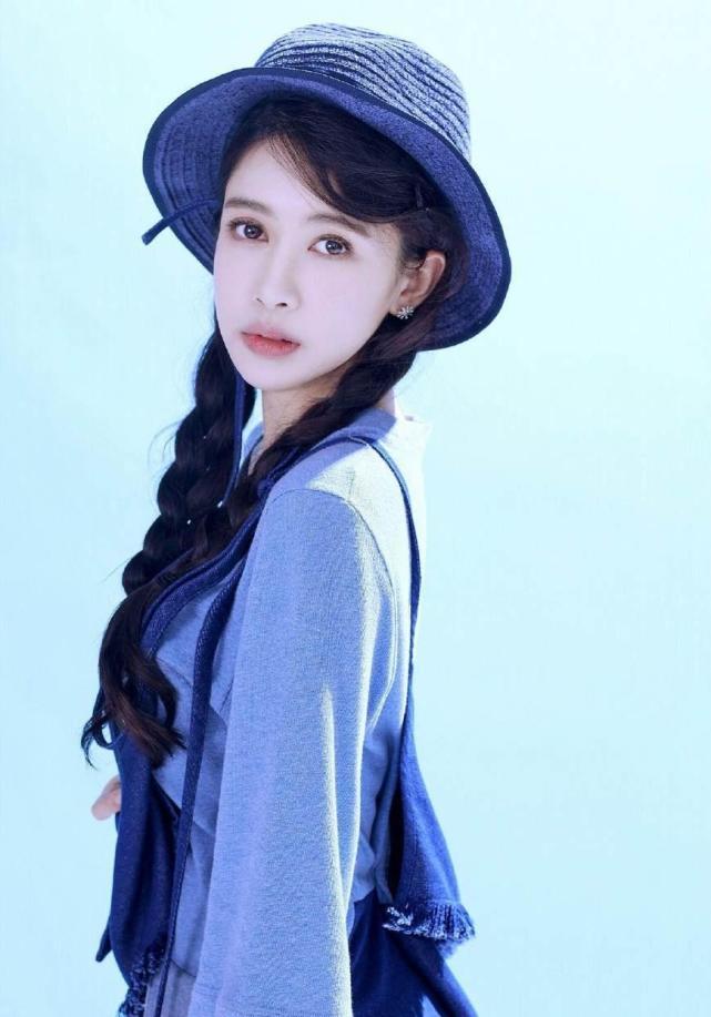 性感女神潘霜霜的个性撩人照，图三气质非凡，图六看了让人心动