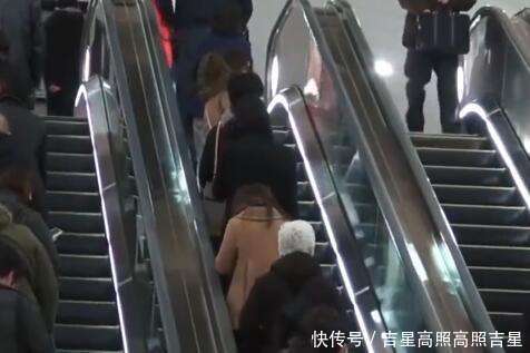 中国女孩到日本旅游, 因乘坐扶梯, 竟被所有人当成笑话