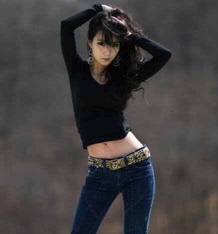 街拍牛仔裤的搭配，一个瞬间让你自信满满，女神就该这样