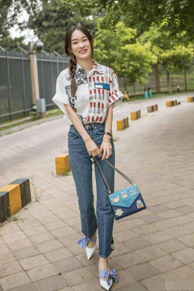 霍思燕周末发美照，嘴角上扬，完全看不出38岁像20出头