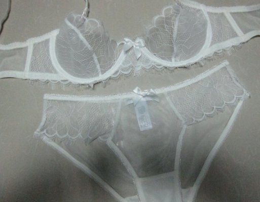 镂空文胸时髦又聚拢,女神只穿“它”,尽显风情万种