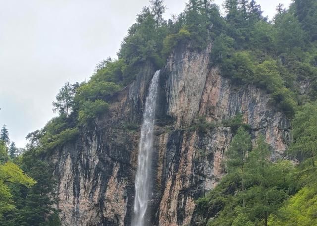 甘肃陇南藏一秘境，景色媲美九寨沟，可惜养在深闺人未识