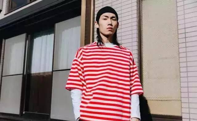 「条纹」距离征服春夏穿搭,就差一件条纹单品的距离