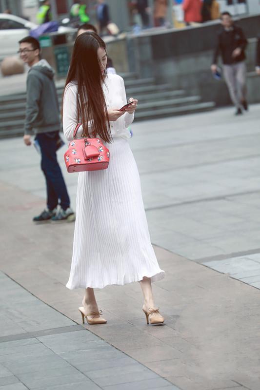 偶遇美女，独特漂亮亭亭玉立，想多看一眼！