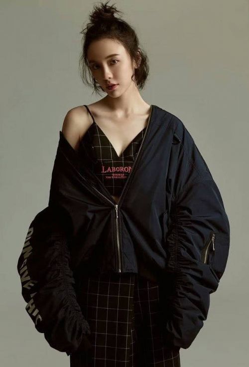 吕佳容回应已婚传闻 称被亲妈催婚